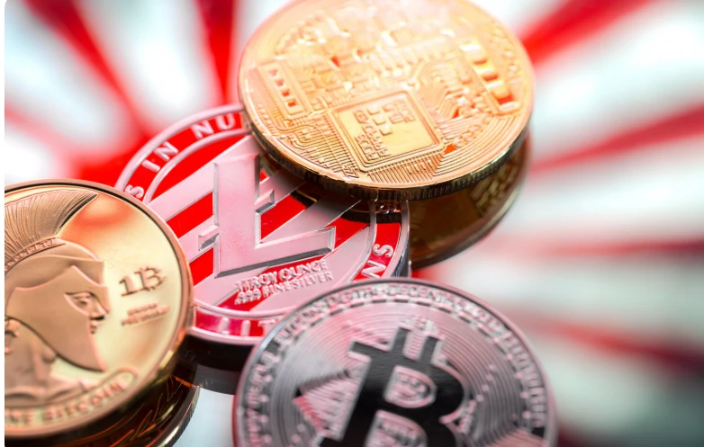 Bitcoin og andre kryptomynter foran et casinospill